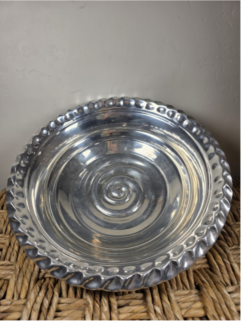 VTG Hammered Aluminum Serving Bowl 15” Spiral Scalloped Rim MCM Decor Modern Art